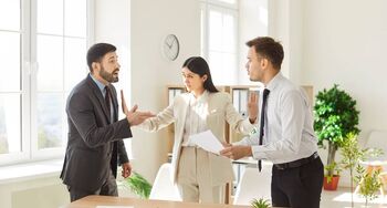 Discusión en la fiesta de empresa