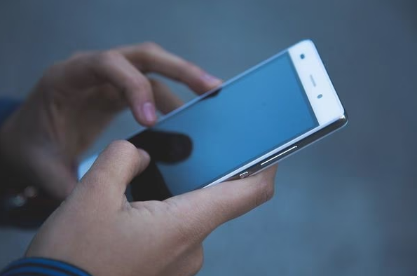 Bienvenido a la dictadura digital: así es cómo Hacienda vigila y geolocaliza a los contribuyentes a través de sus móviles