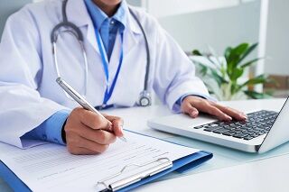 El permiso del trabajador para ir al médico sólo es remunerado si lo dice el convenio y no incluye consultas privadas.