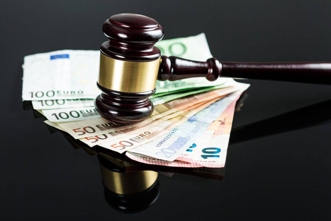 Liquidar una SL con deudas no vencidas es complejo. Conoce los pasos clave y la importancia de asesoría legal.