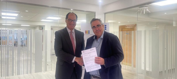 El Instituto de Estudios Económicos (IEE) e IMPUESTALIA firman un convenio de colaboración.