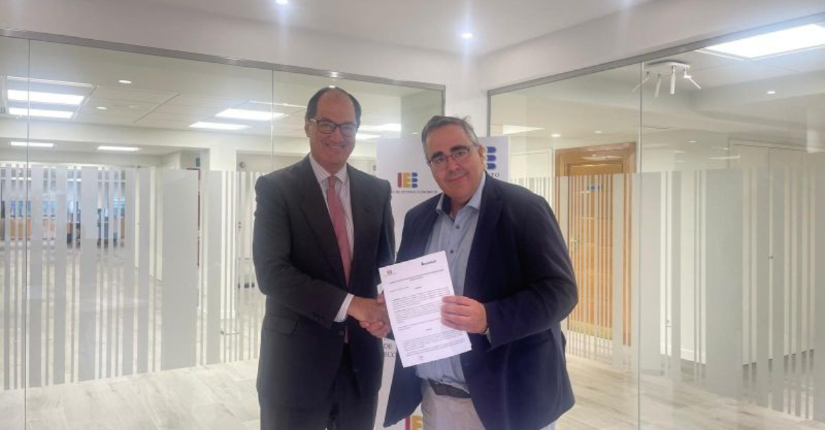 El Instituto de Estudios Económicos (IEE) e IMPUESTALIA firman un convenio de colaboración.