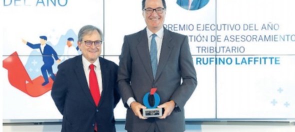 Felipe Rufino Laffitte, consejero delegado de Impuestalia, recibe el premio Ejecutivo del Año en la gestión de asesoramiento tributario.